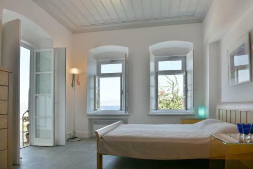 Hydra Kamini Beach Thea
