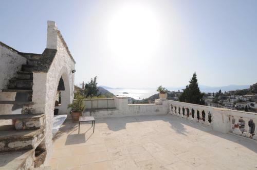 Rallou House Hydra