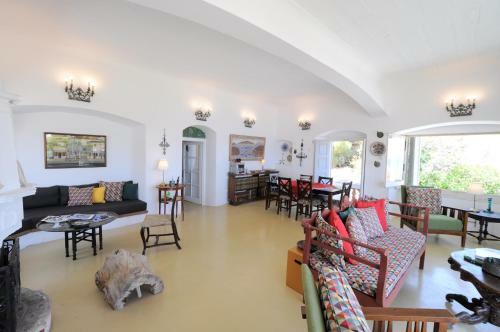 Rallou House Hydra