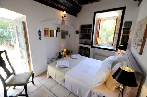 Rallou House Hydra