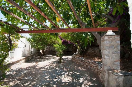 Rallou House Hydra