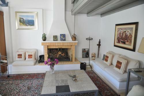 Dione House