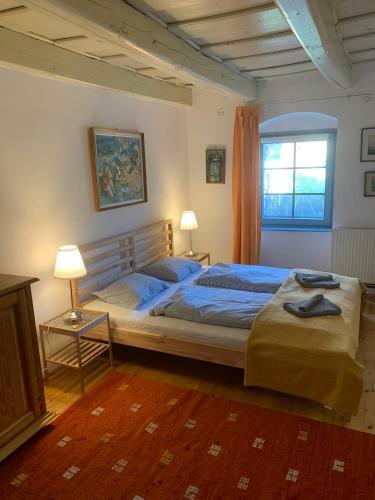 Mandula House