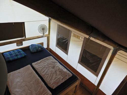 Dt Lodge Tent Holiday Deluxe Ac, Lanterna