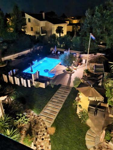 Apartment Villa Engel With Pool