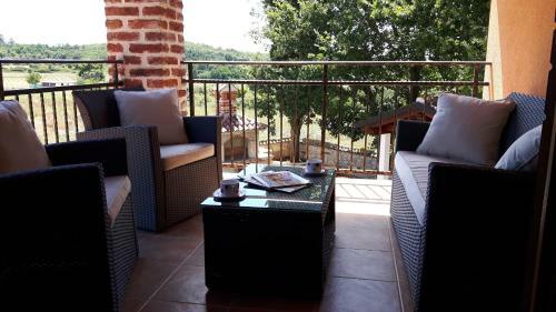 Pore? Villa Luna With Pool