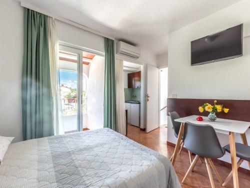 Radan - Apartments Near Brulo Beach
