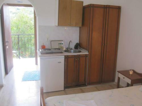 Anetta Studios & Apartments