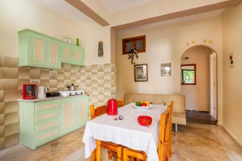 Ipsos Marias Apartments