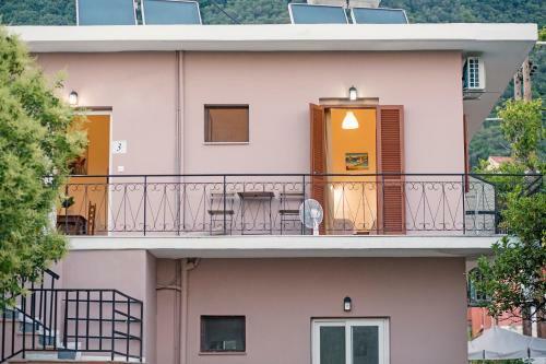 Nikolouzos Sunny Estate Corfu