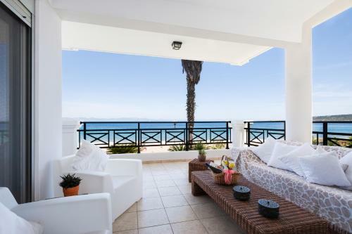 Villa Searene Deluxe Seafront Maisonette