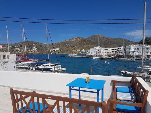 The Yacht Front Apartment At The Ios Port