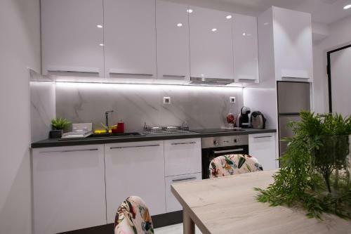 Central Apartment Marianthe