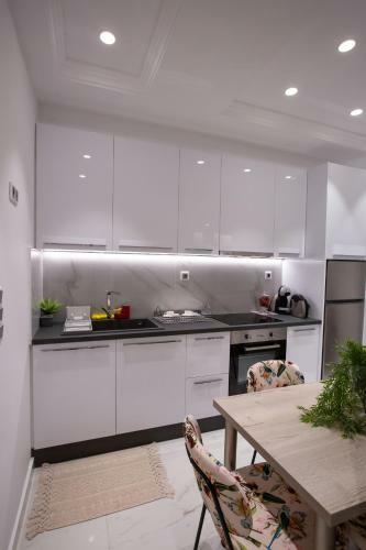 Central Apartment Marianthe