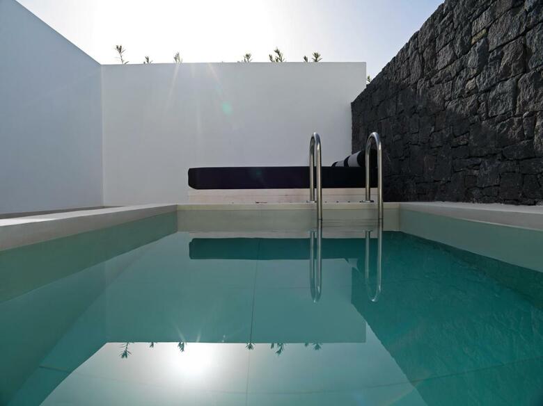 Hotel Cresanto Luxury Suites