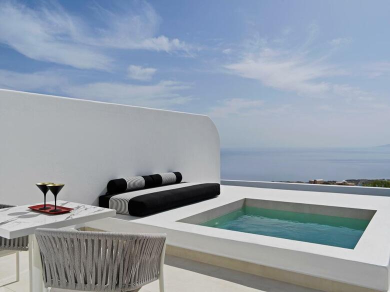 Hotel Cresanto Luxury Suites