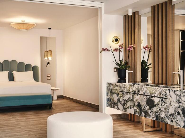 Hotel Cresanto Luxury Suites