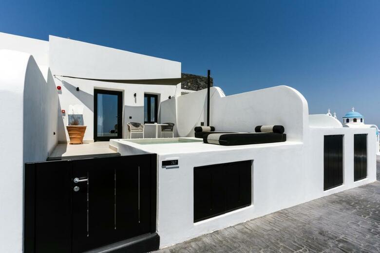 Hotel Cresanto Luxury Suites
