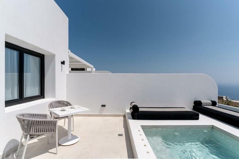 Hotel Cresanto Luxury Suites
