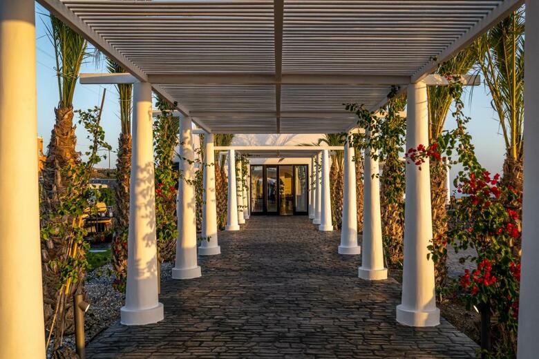 Hotel Cresanto Luxury Suites