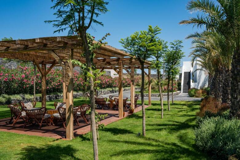 Hotel Cresanto Luxury Suites
