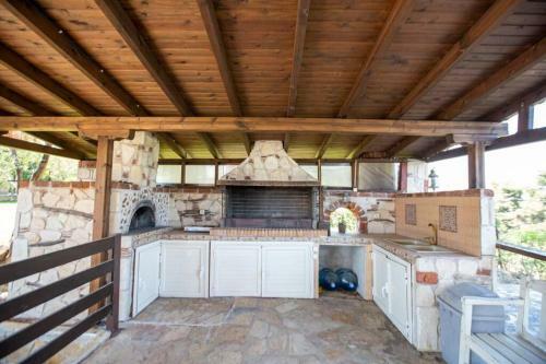 Eco Stone Villa With Private Pool, Jacuzzi And Bbq