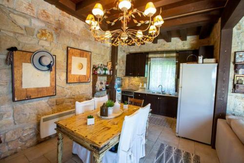 Eco Stone Villa With Private Pool, Jacuzzi And Bbq