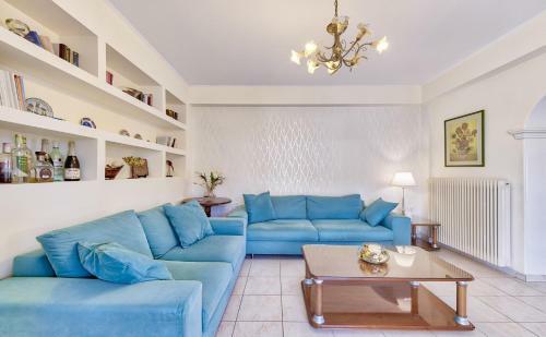 Ina Apartments