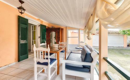 Ina Apartments