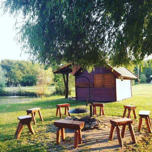 Sz�r?skert Vend�gh�z Pusztaszer