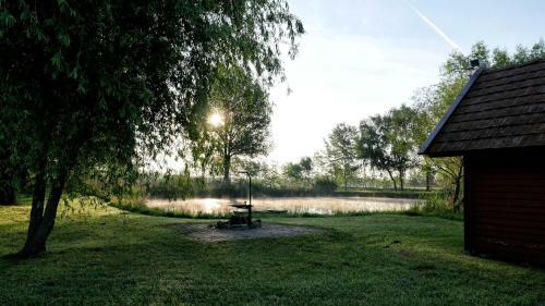 Sz�r?skert Vend�gh�z Pusztaszer