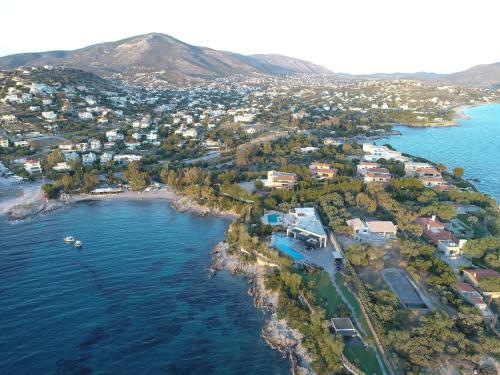 Black Diamond Luxury Seafront Villa Melina