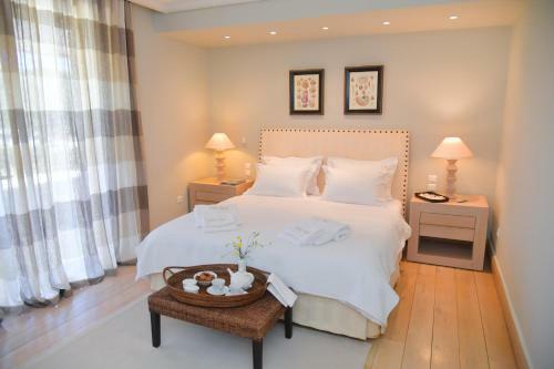 Black Diamond Luxury Seafront Villa Melina