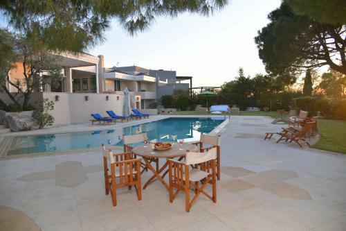 Black Diamond Luxury Seafront Villa Melina