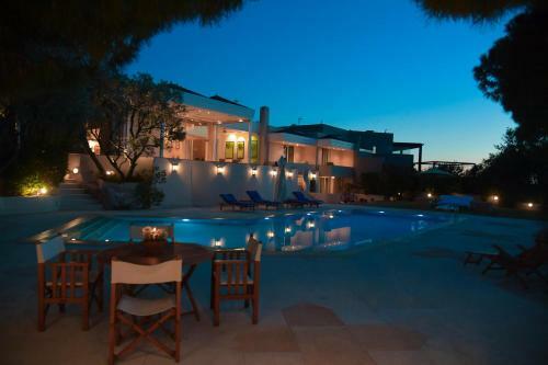 Black Diamond Luxury Seafront Villa Melina