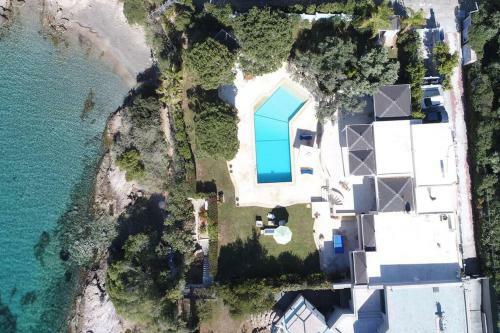 Black Diamond Luxury Seafront Villa Melina