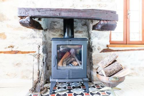 Restored 1902 Stone House With Superb Sea View