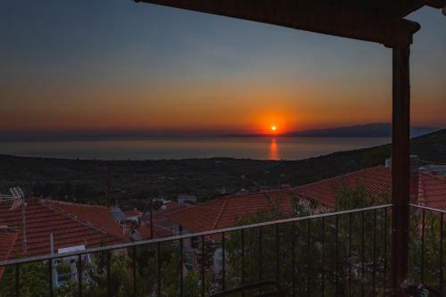 Restored 1902 Stone House With Superb Sea View