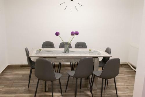 Zserb� Apartman- Poroszl�