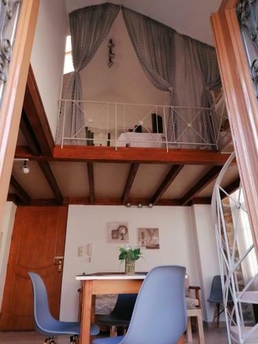 Theos Apartments
