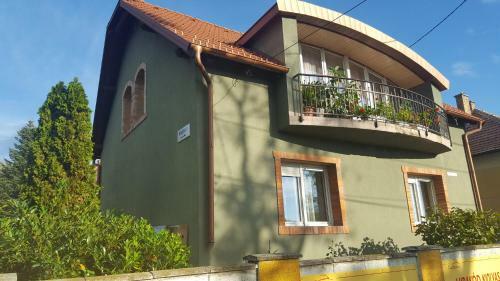 Universtreet Apartman