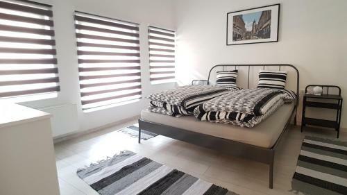 Piacsek Apartmanh�z