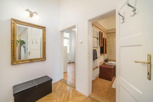 Vintage Apartment