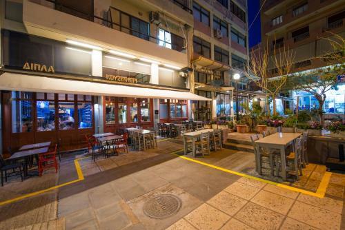 King's Blue , Port View Apartment