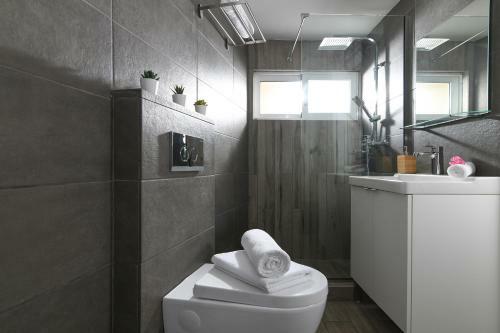 Stylish Apartment By City Center B