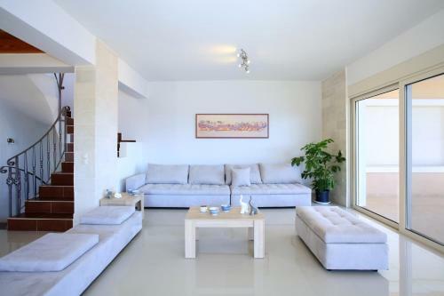 Villa Diktynna - Embrace The Endless Blue
