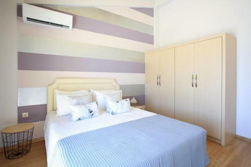 Villa Diktynna - Embrace The Endless Blue