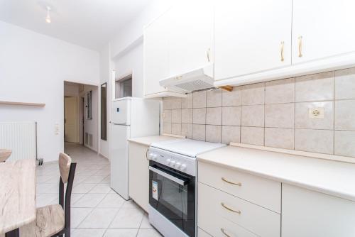 Centrally Located 2 Bedroom Apartment With Parking ?
