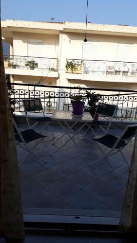 Private Upper Floor Of Central Apartment