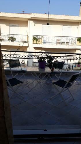 Private Upper Floor Of Central Apartment